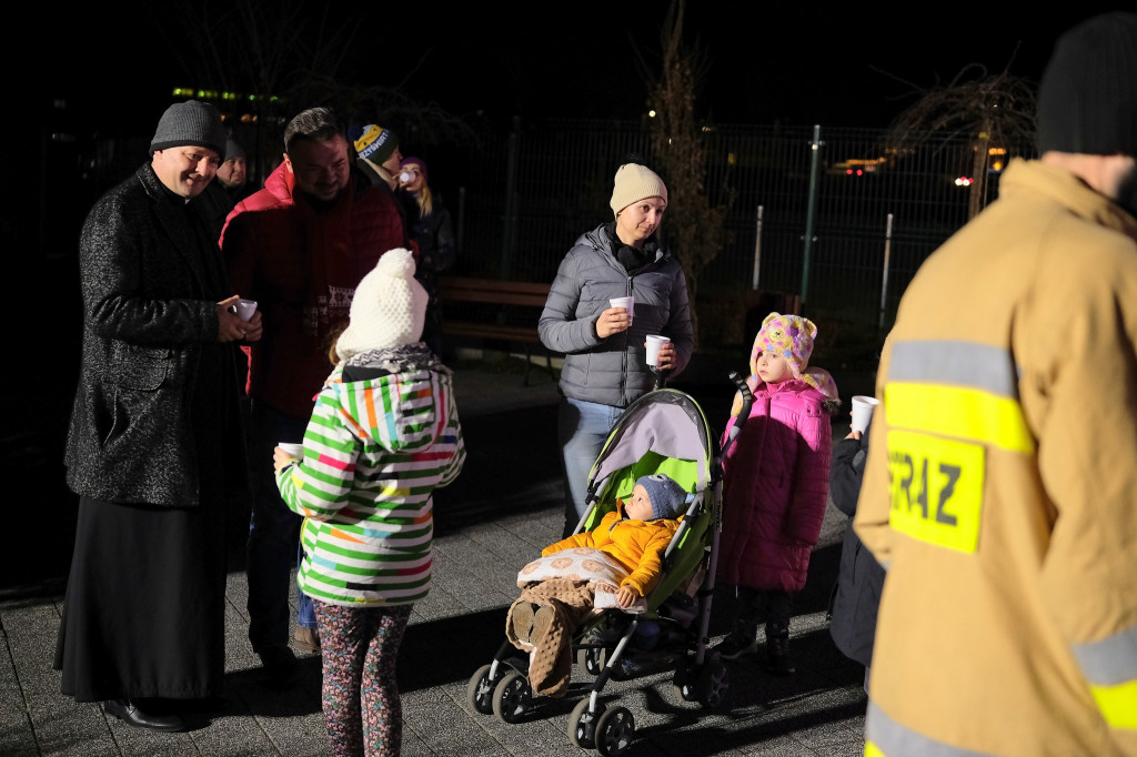 Sołtys zaprosił na strojenie choinki [FOTO]