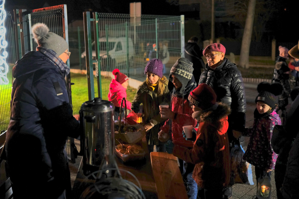 Sołtys zaprosił na strojenie choinki [FOTO]