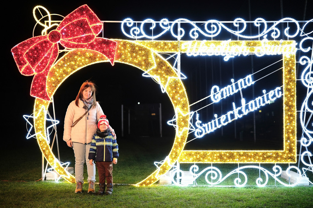Sołtys zaprosił na strojenie choinki [FOTO]