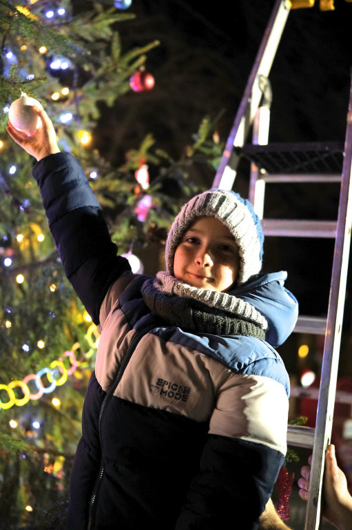 Sołtys zaprosił na strojenie choinki [FOTO]