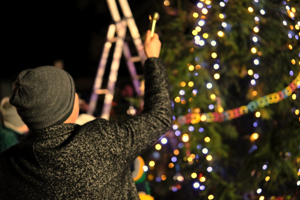 Sołtys zaprosił na strojenie choinki [FOTO]