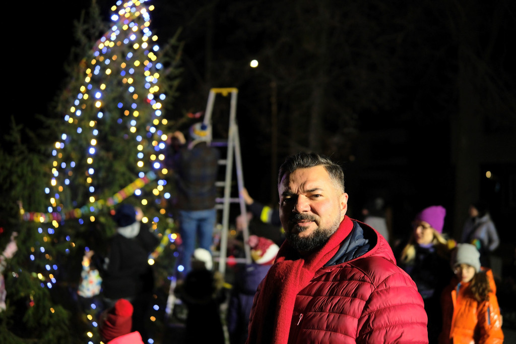 Sołtys zaprosił na strojenie choinki [FOTO]