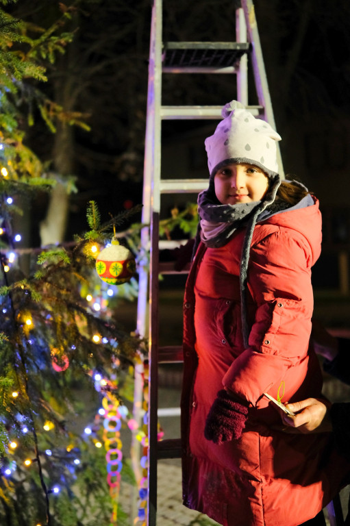 Sołtys zaprosił na strojenie choinki [FOTO]