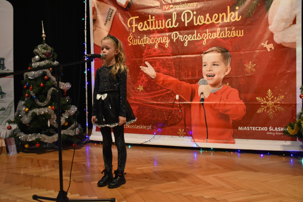 Małe gwiazdy na scenie. Festiwal przedszkolaków [FOTO]