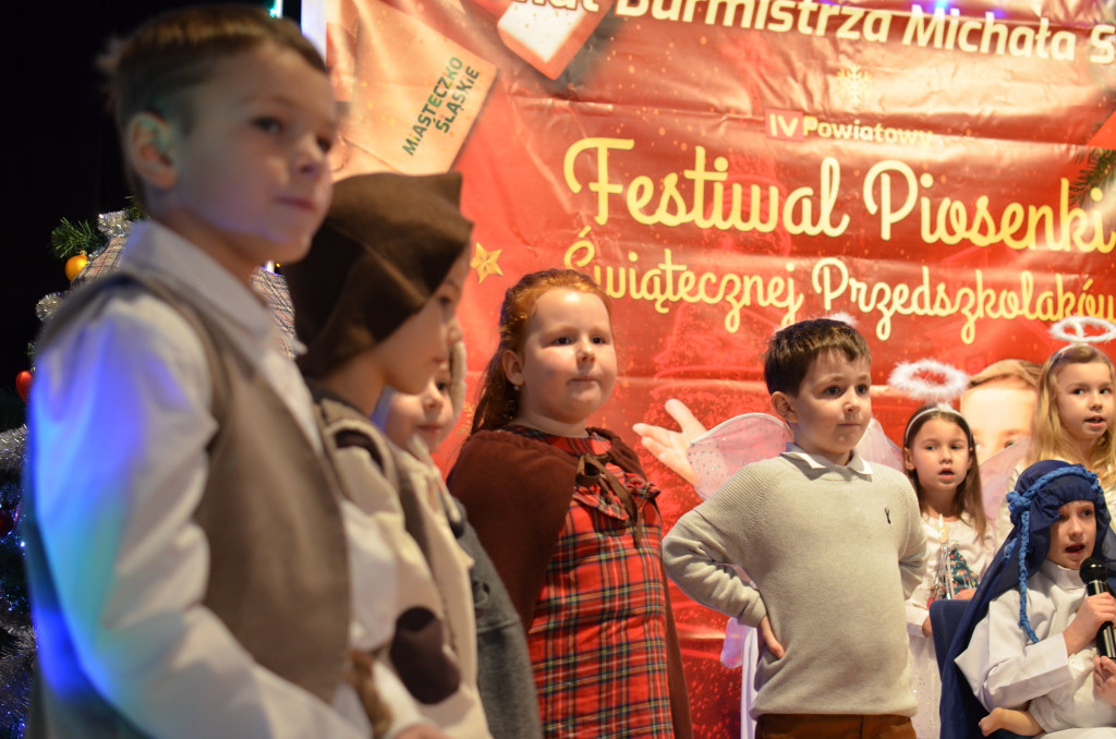 Małe gwiazdy na scenie. Festiwal przedszkolaków [FOTO]