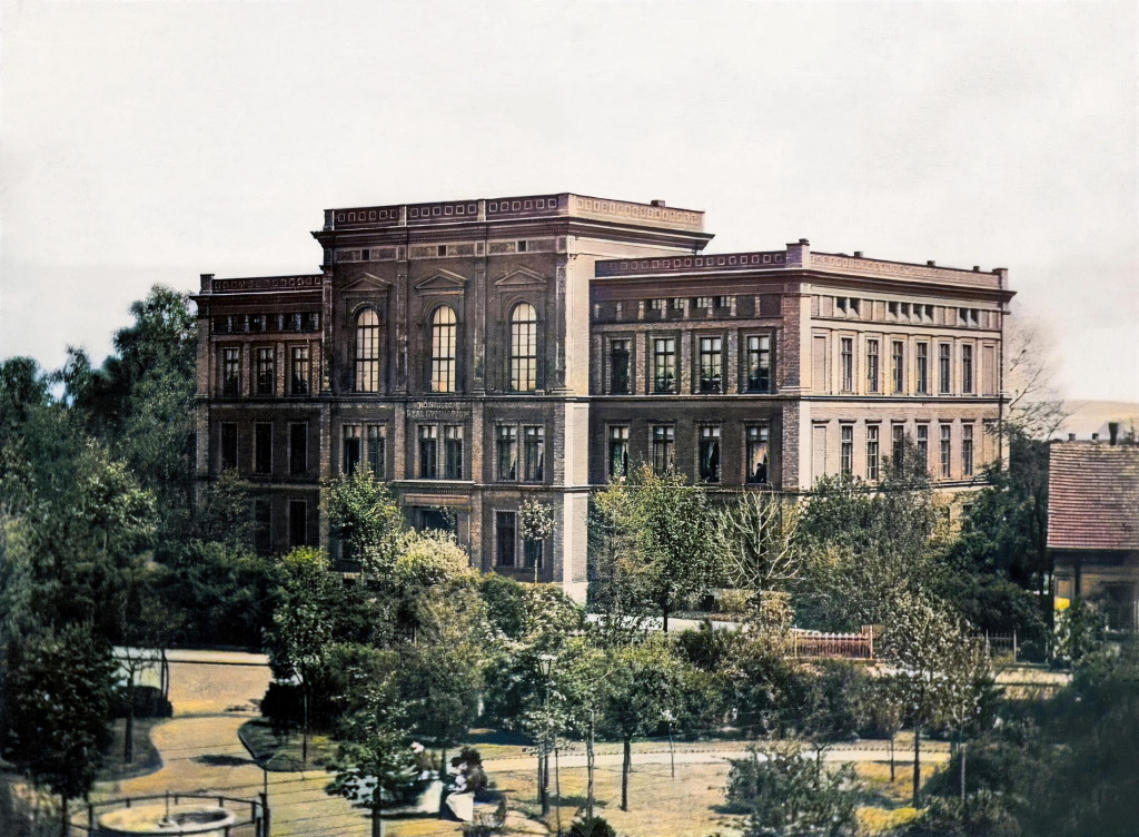 Budynek Staszica 125 lat temu