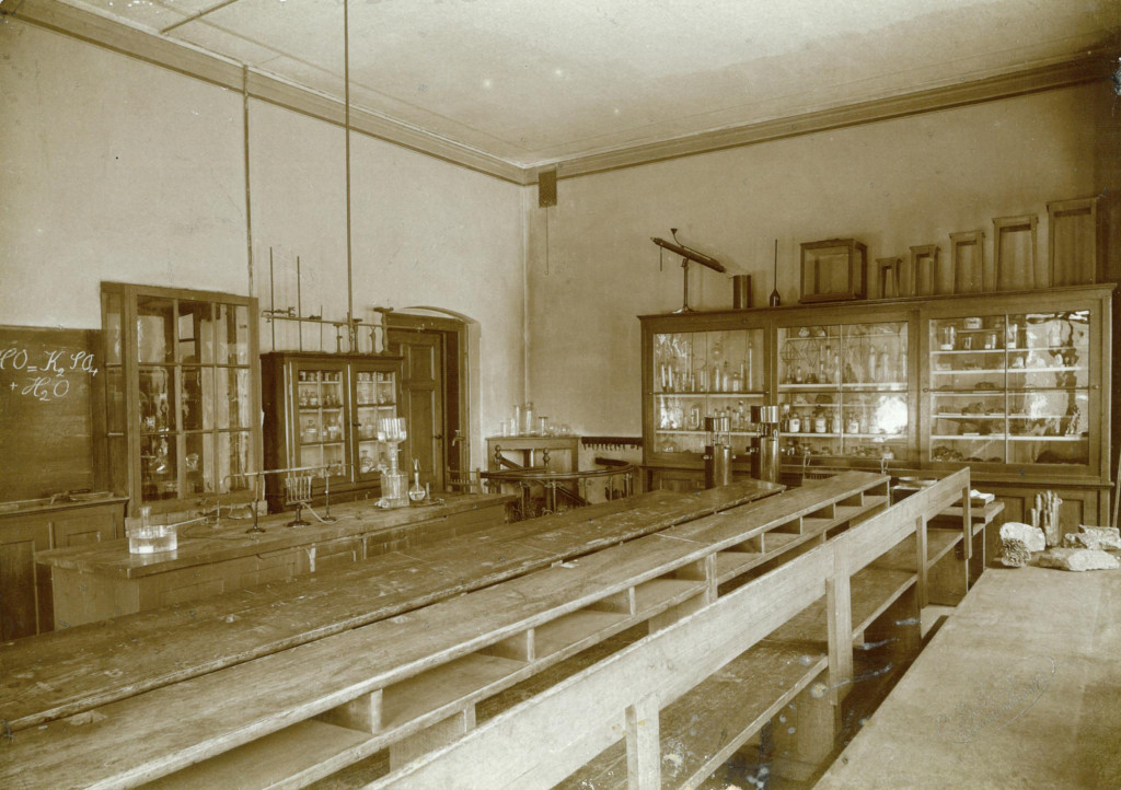 Budynek Staszica 125 lat temu