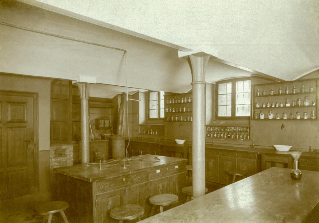 Budynek Staszica 125 lat temu