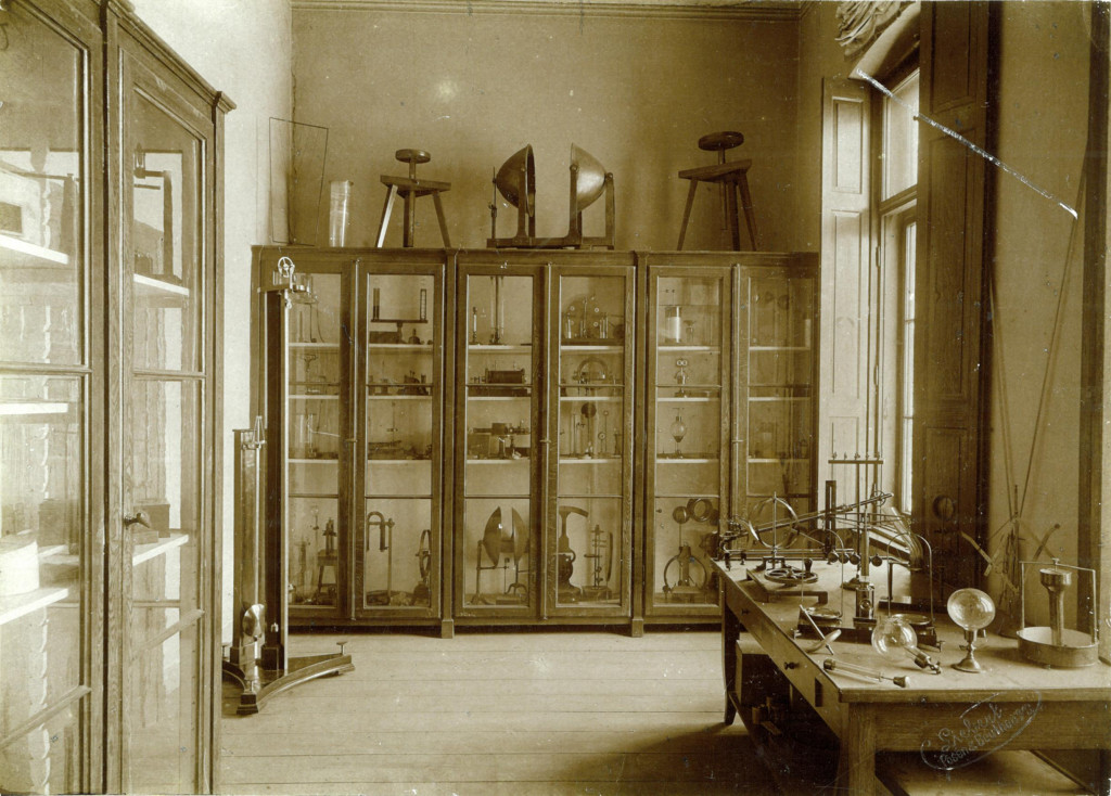 Budynek Staszica 125 lat temu