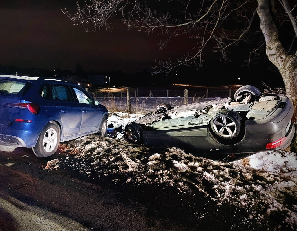 Audi w rowie. Policja z Tarnowskich Gór...