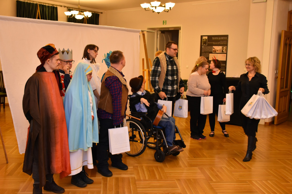 Pomagają innym. Wyróżniono ponad 30 osób [ZDJĘCIA]