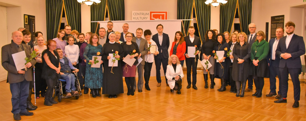 Pomagają innym. Wyróżniono ponad 30 osób [ZDJĘCIA]