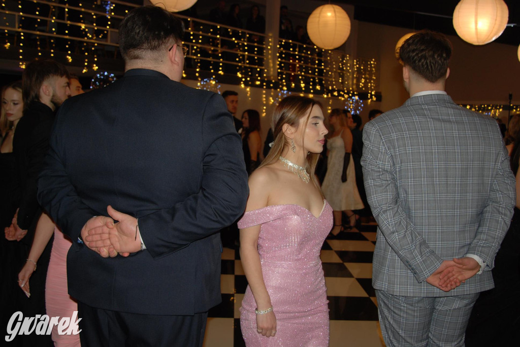 Tarnowskie Góry. Studniówka uczniów Plastyka [FOTO]