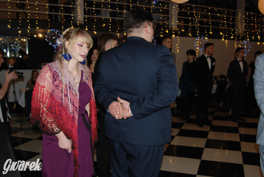 Tarnowskie Góry. Studniówka uczniów Plastyka [FOTO]