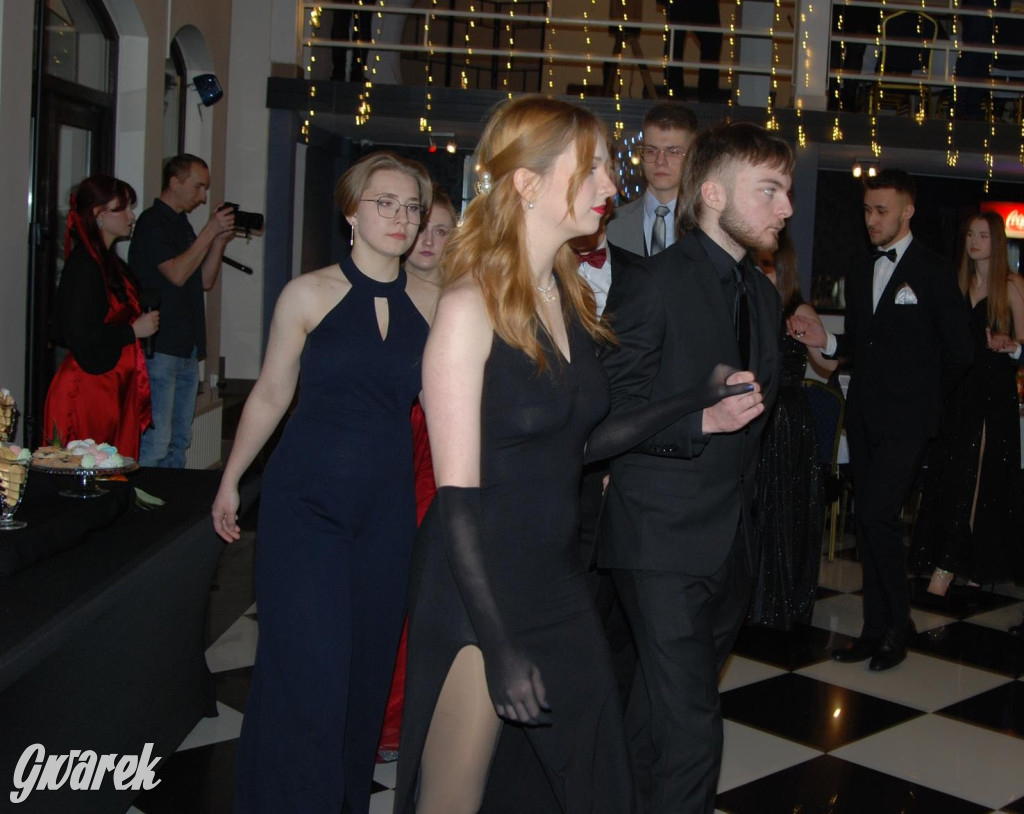 Tarnowskie Góry. Studniówka uczniów Plastyka [FOTO]