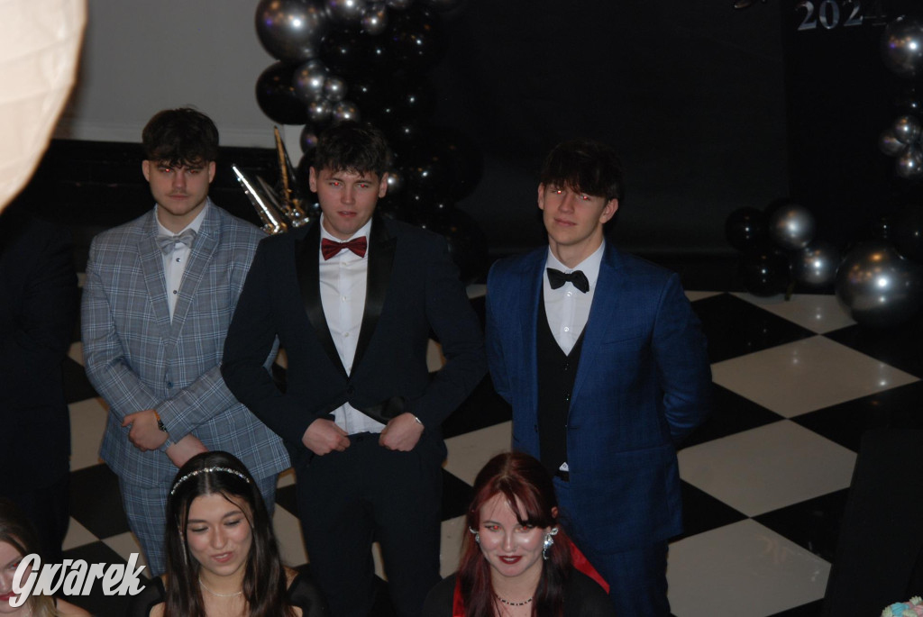 Tarnowskie Góry. Studniówka uczniów Plastyka [FOTO]