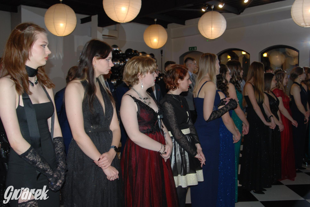 Tarnowskie Góry. Studniówka uczniów Plastyka [FOTO]