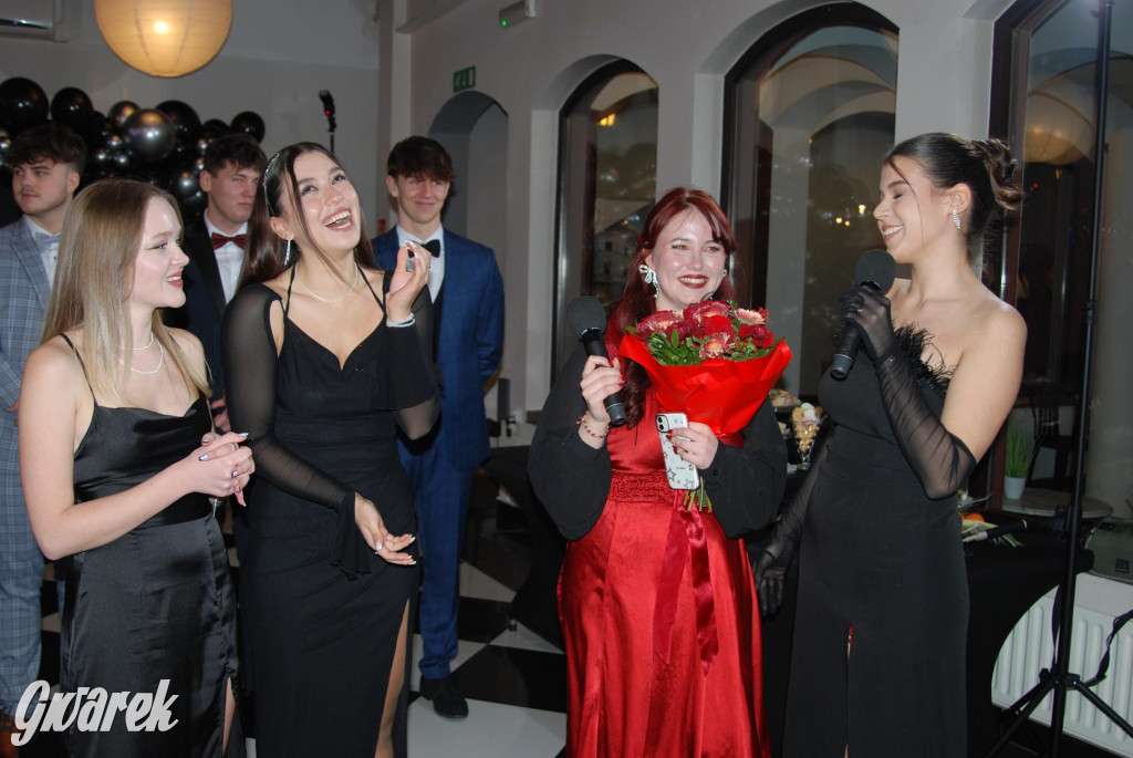 Tarnowskie Góry. Studniówka uczniów Plastyka [FOTO]