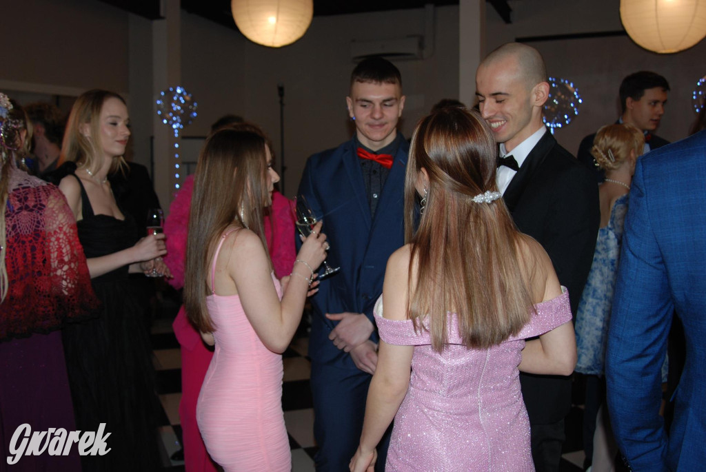 Tarnowskie Góry. Studniówka uczniów Plastyka [FOTO]