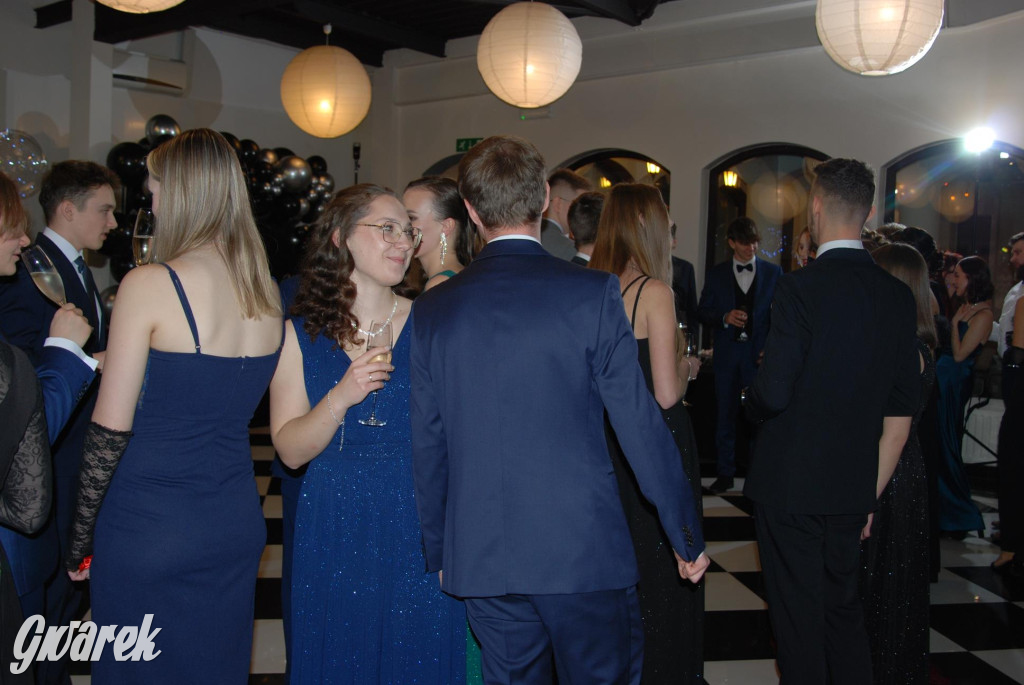 Tarnowskie Góry. Studniówka uczniów Plastyka [FOTO]