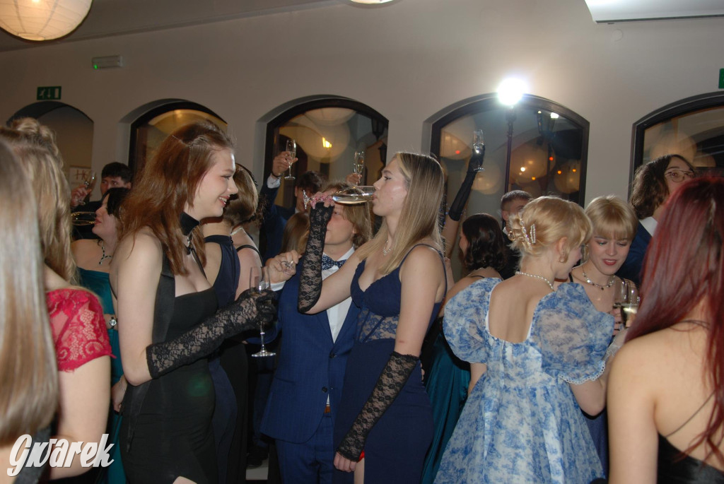 Tarnowskie Góry. Studniówka uczniów Plastyka [FOTO]