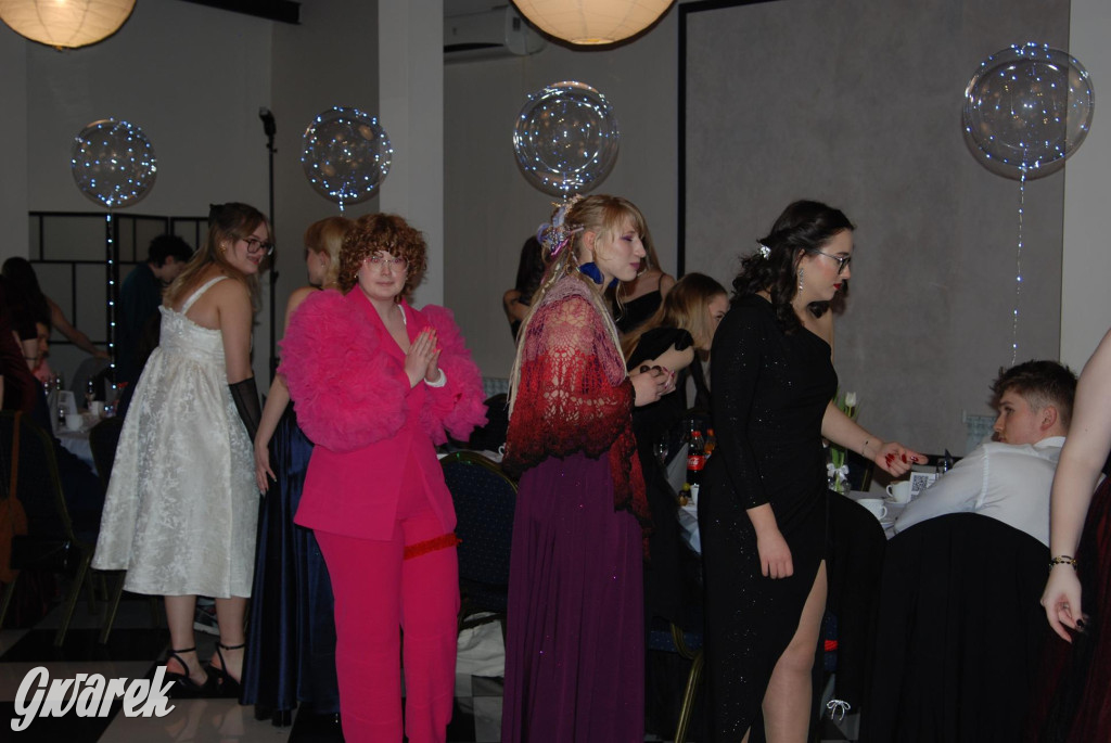 Tarnowskie Góry. Studniówka uczniów Plastyka [FOTO]