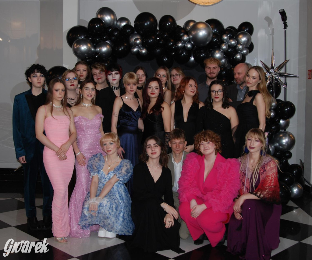 Tarnowskie Góry. Studniówka uczniów Plastyka [FOTO]