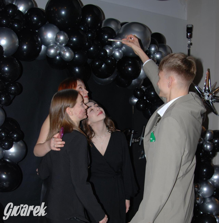 Tarnowskie Góry. Studniówka uczniów Plastyka [FOTO]