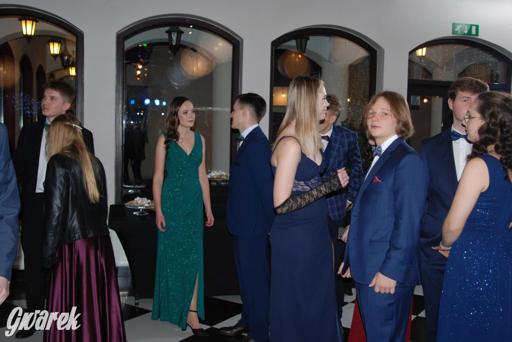 Tarnowskie Góry. Studniówka uczniów Plastyka [FOTO]