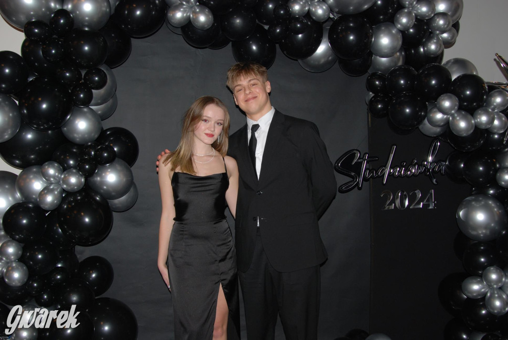 Tarnowskie Góry. Studniówka uczniów Plastyka [FOTO]