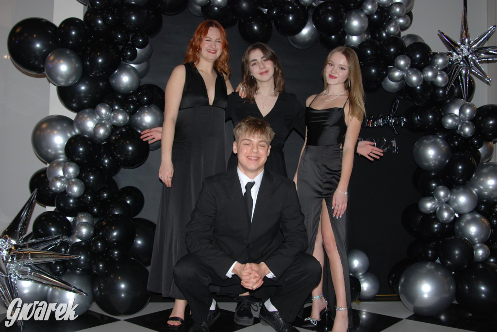 Tarnowskie Góry. Studniówka uczniów Plastyka [FOTO]