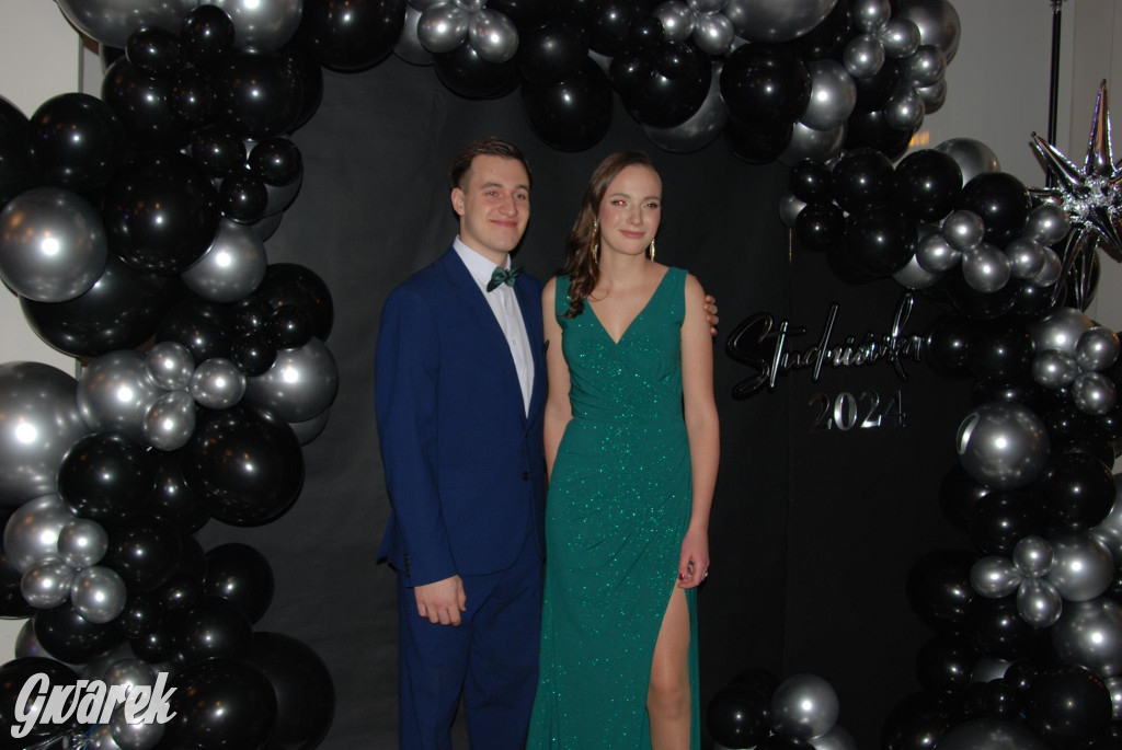 Tarnowskie Góry. Studniówka uczniów Plastyka [FOTO]