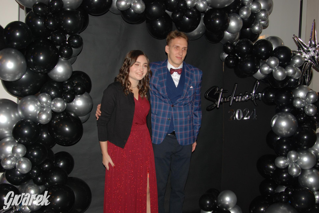 Tarnowskie Góry. Studniówka uczniów Plastyka [FOTO]