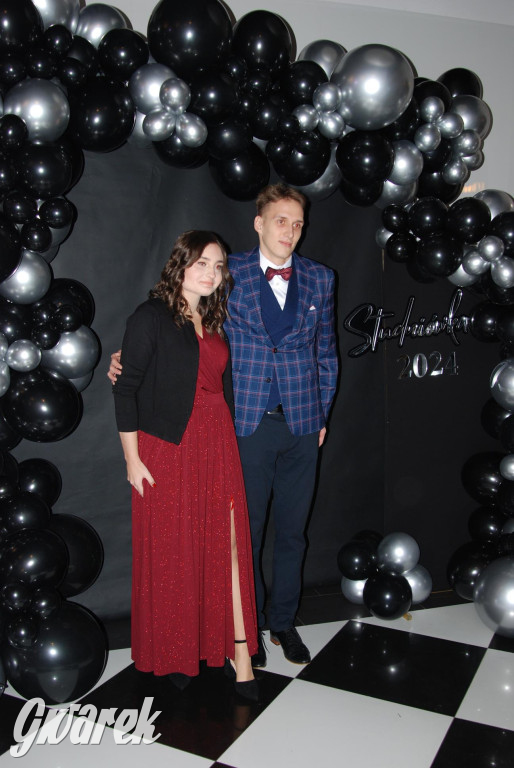 Tarnowskie Góry. Studniówka uczniów Plastyka [FOTO]