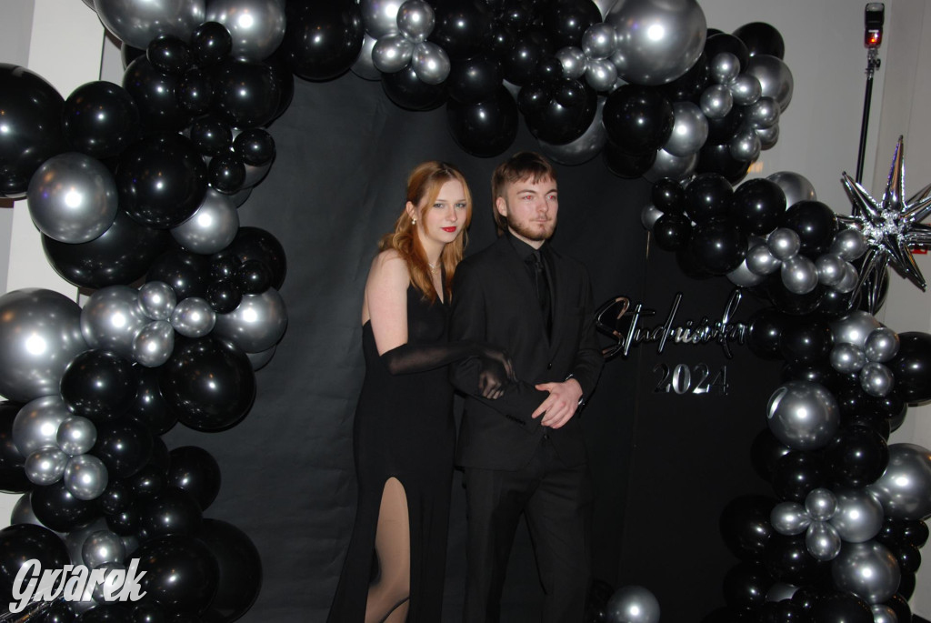 Tarnowskie Góry. Studniówka uczniów Plastyka [FOTO]