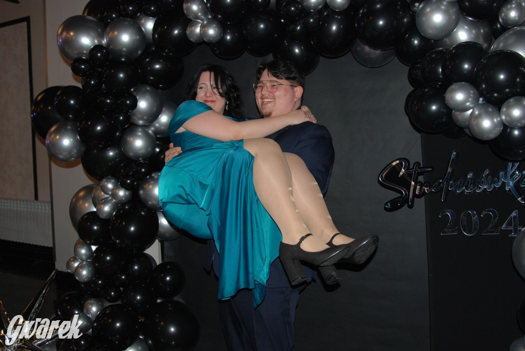 Tarnowskie Góry. Studniówka uczniów Plastyka [FOTO]