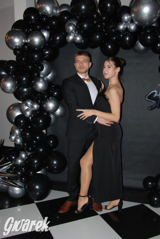 Tarnowskie Góry. Studniówka uczniów Plastyka [FOTO]