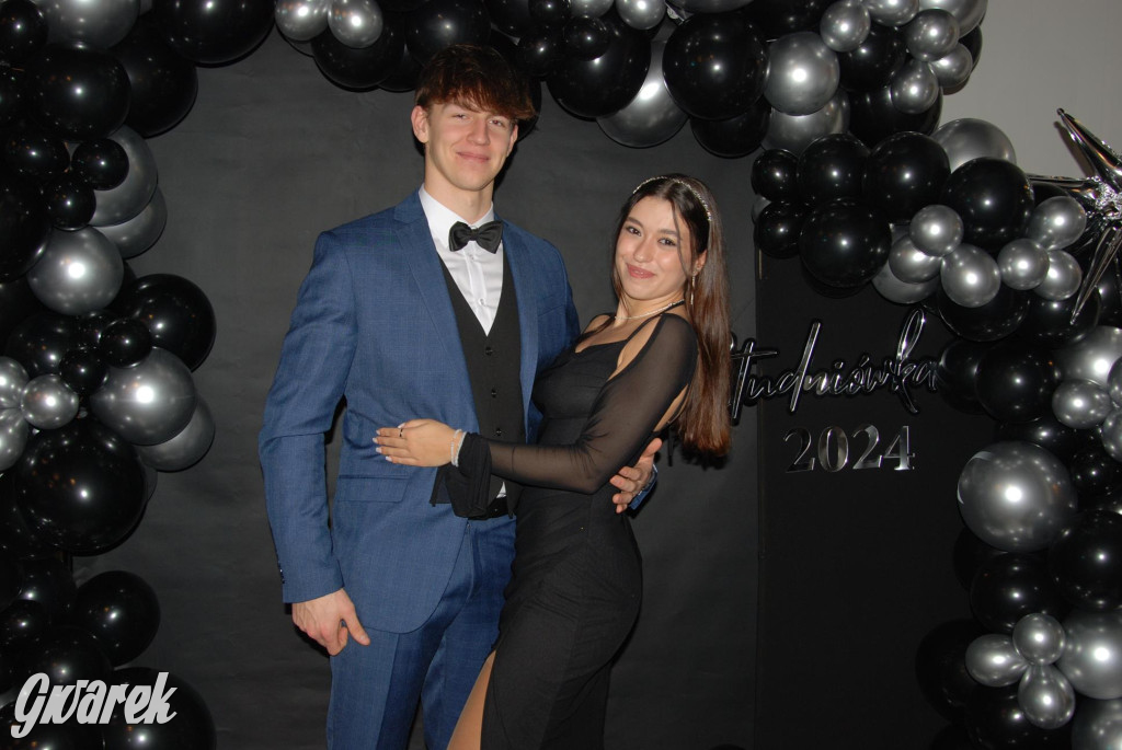 Tarnowskie Góry. Studniówka uczniów Plastyka [FOTO]