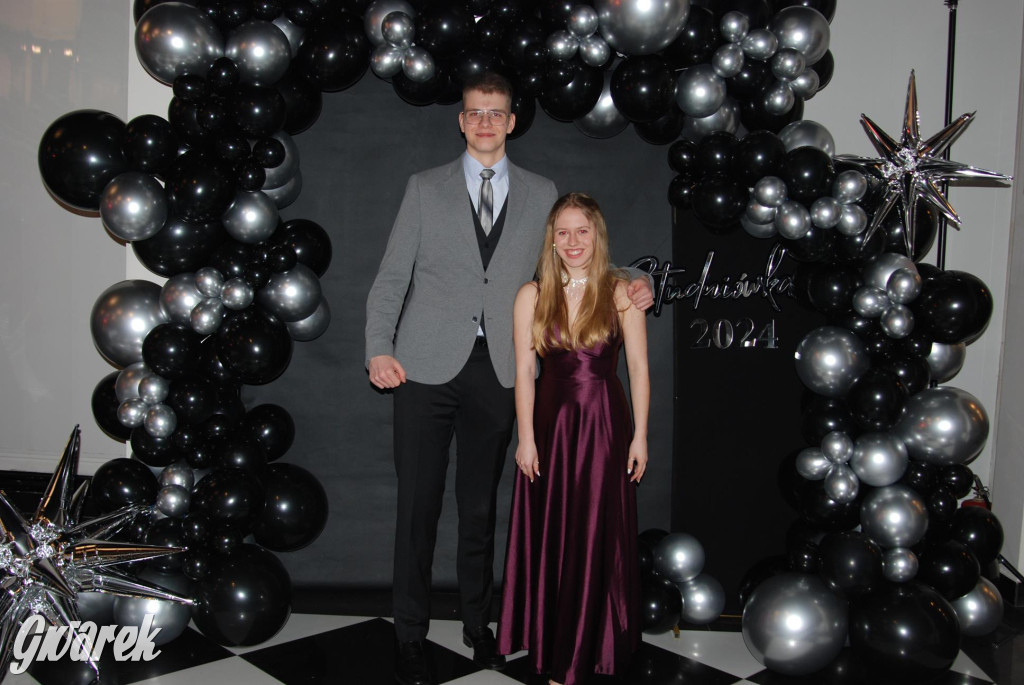 Tarnowskie Góry. Studniówka uczniów Plastyka [FOTO]