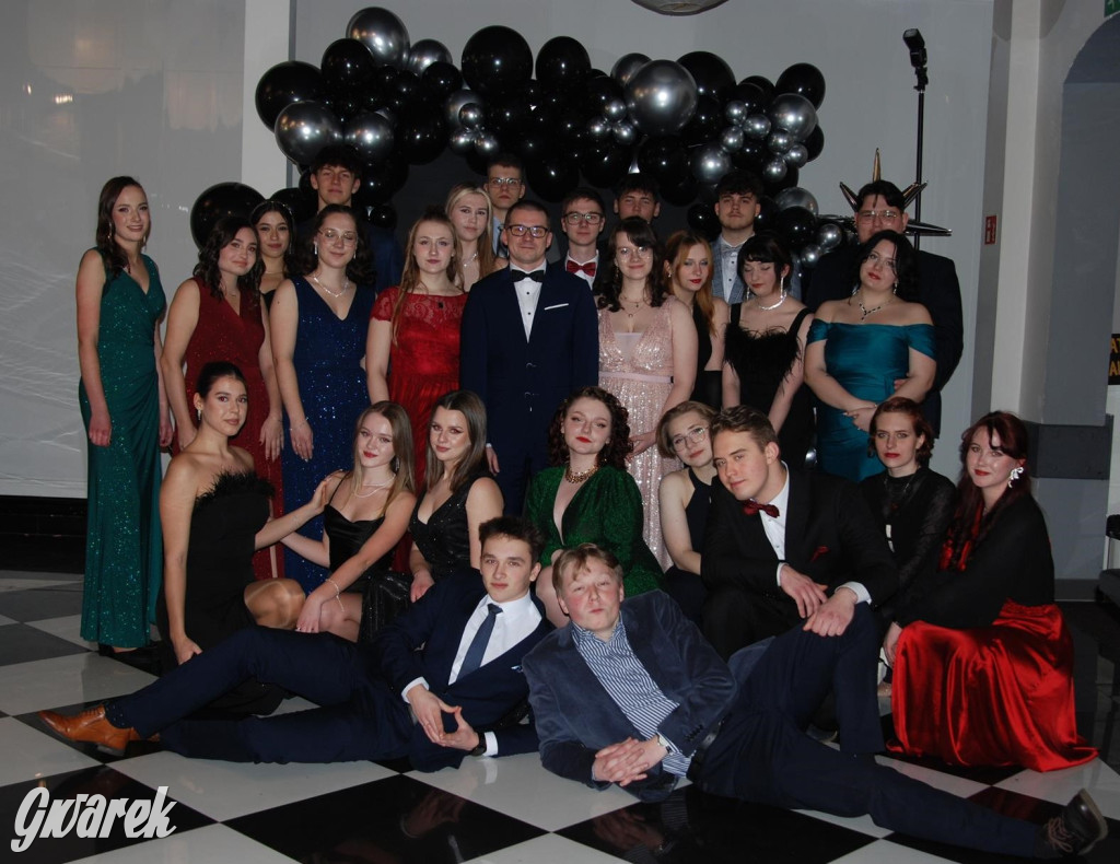 Tarnowskie Góry. Studniówka uczniów Plastyka [FOTO]