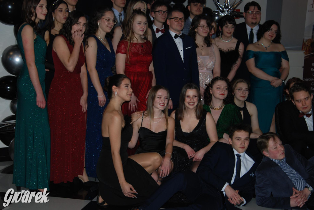 Tarnowskie Góry. Studniówka uczniów Plastyka [FOTO]