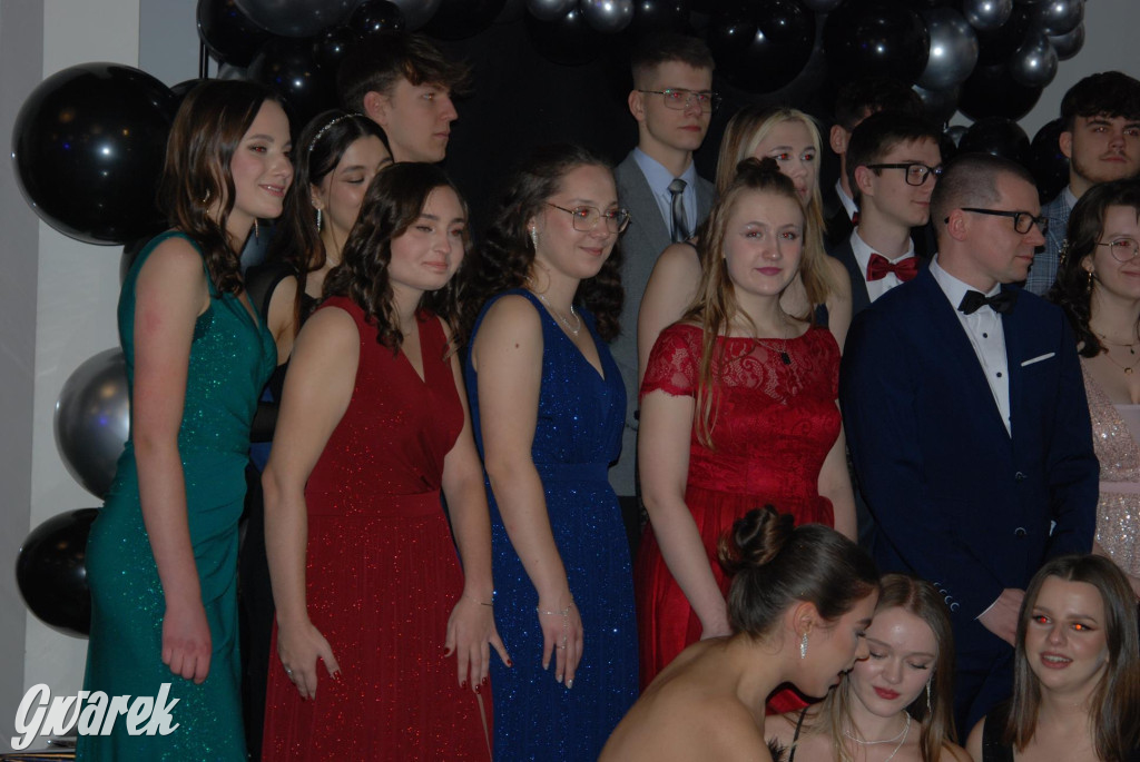 Tarnowskie Góry. Studniówka uczniów Plastyka [FOTO]