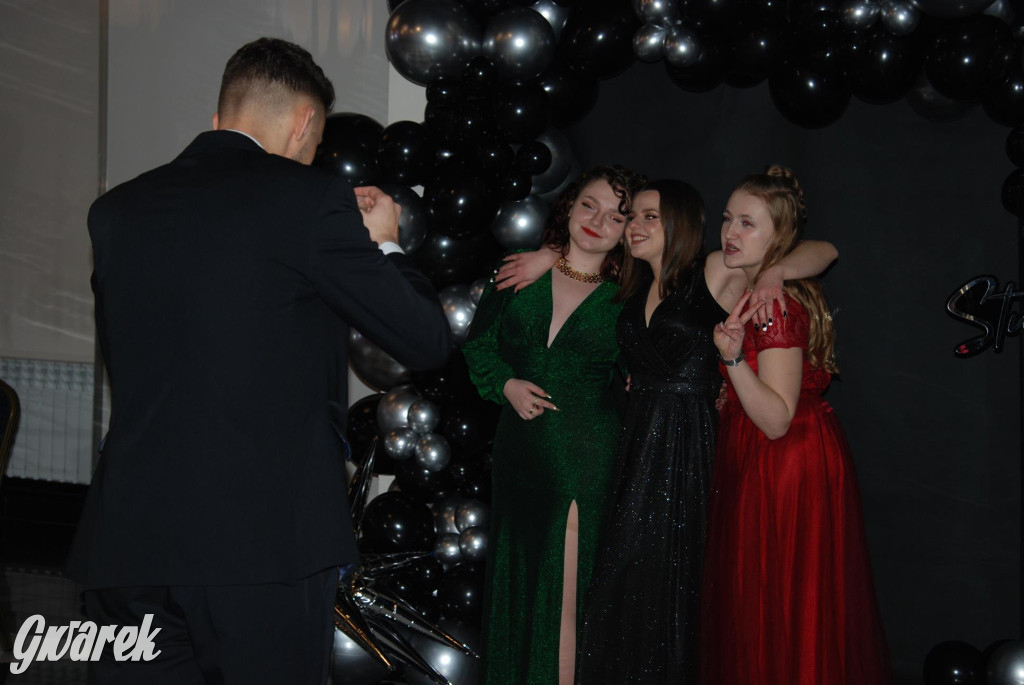 Tarnowskie Góry. Studniówka uczniów Plastyka [FOTO]