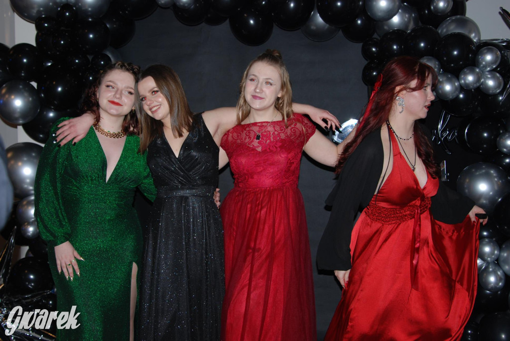 Tarnowskie Góry. Studniówka uczniów Plastyka [FOTO]