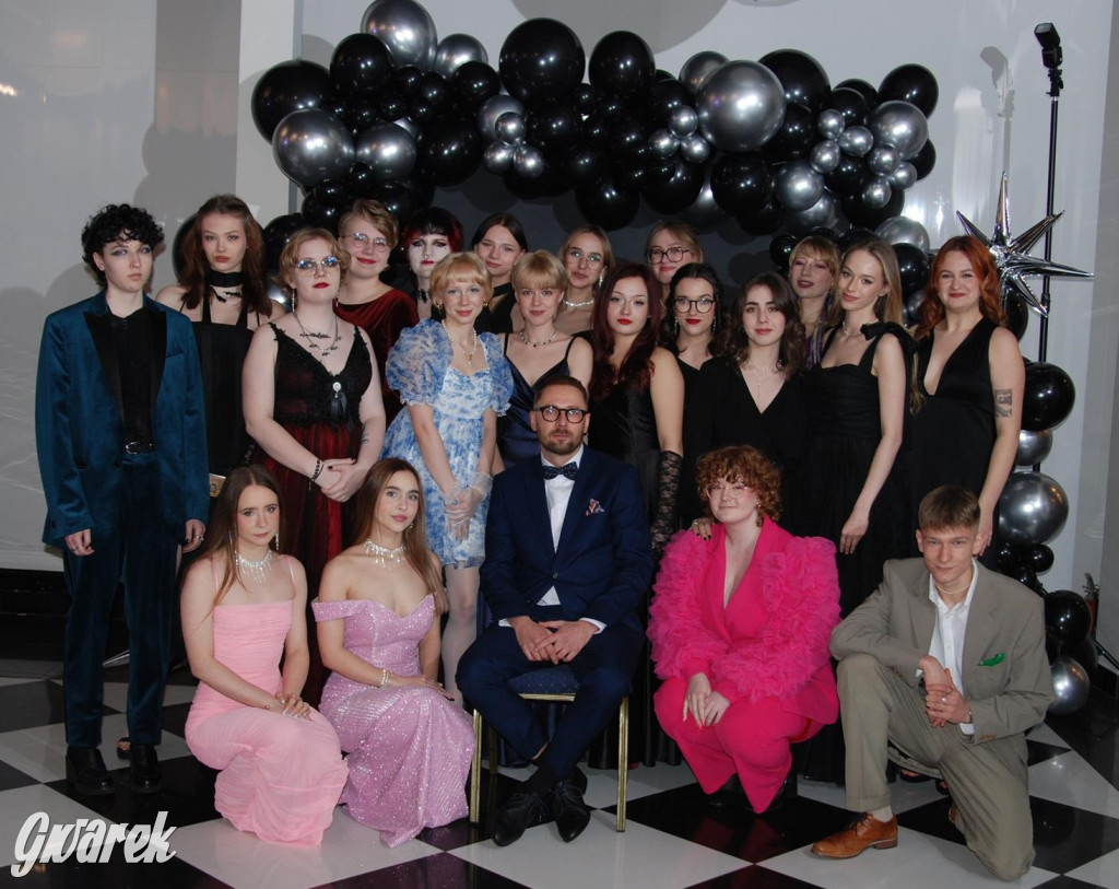 Tarnowskie Góry. Studniówka uczniów Plastyka [FOTO]