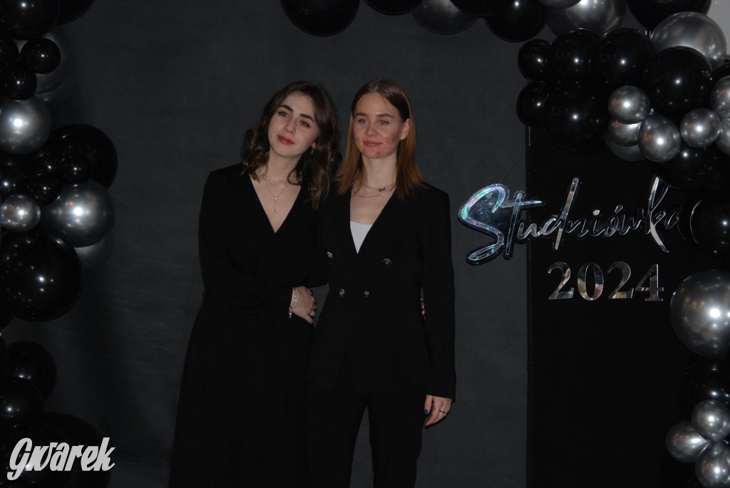 Tarnowskie Góry. Studniówka uczniów Plastyka [FOTO]