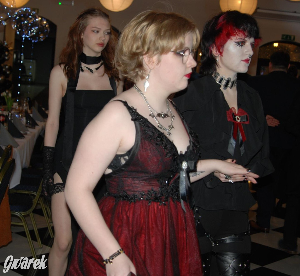 Tarnowskie Góry. Studniówka uczniów Plastyka [FOTO]