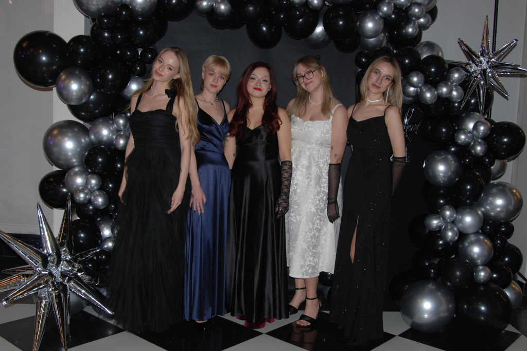 Tarnowskie Góry. Studniówka uczniów Plastyka [FOTO]