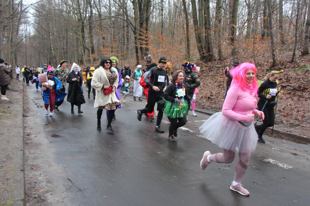 Dla WOŚP pobiegła Barbie, zakonnica i znana posłanka