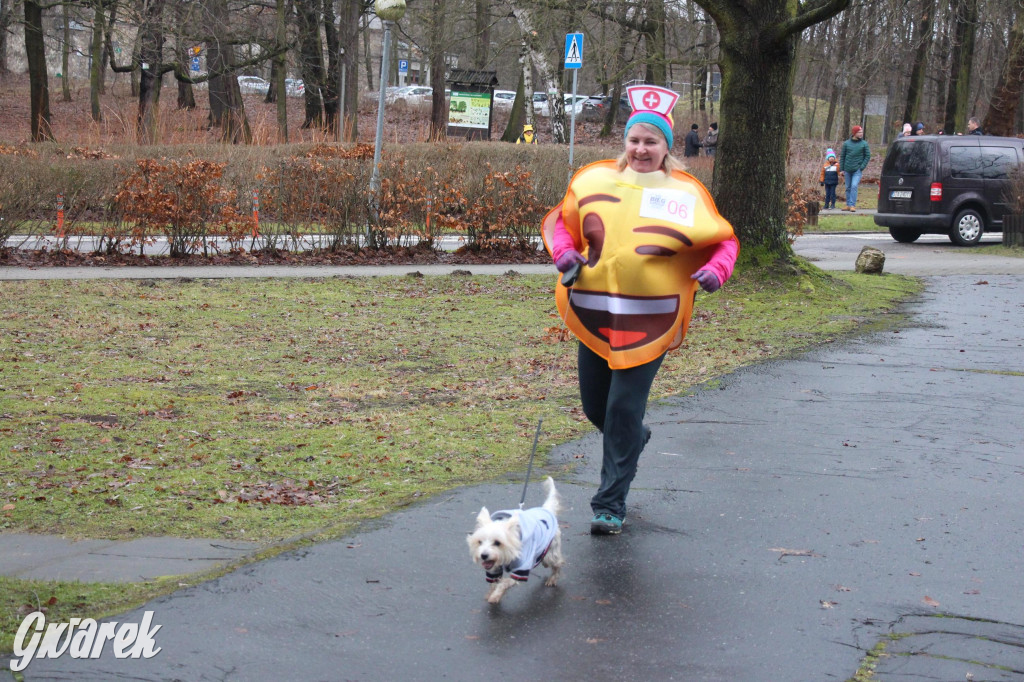 Dla WOŚP pobiegła Barbie, zakonnica i znana posłanka